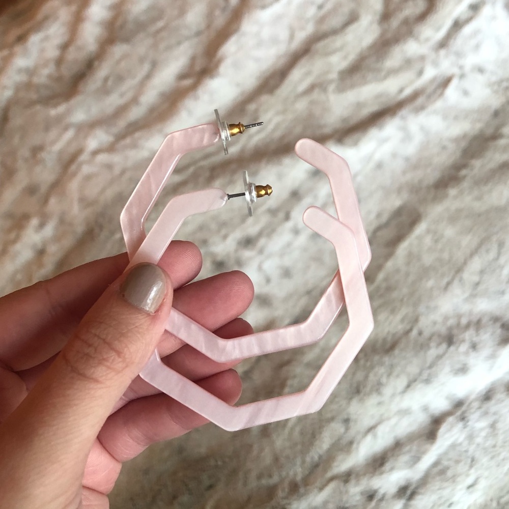 LIGHT PINK OCTAGON RESIN HOOP EARRINGS